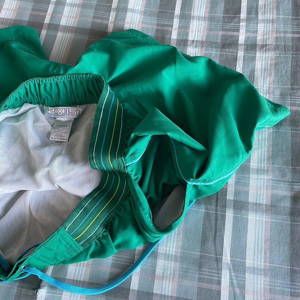 Mens 2 Xist swim shorts green in color large - Picture 7 of 10